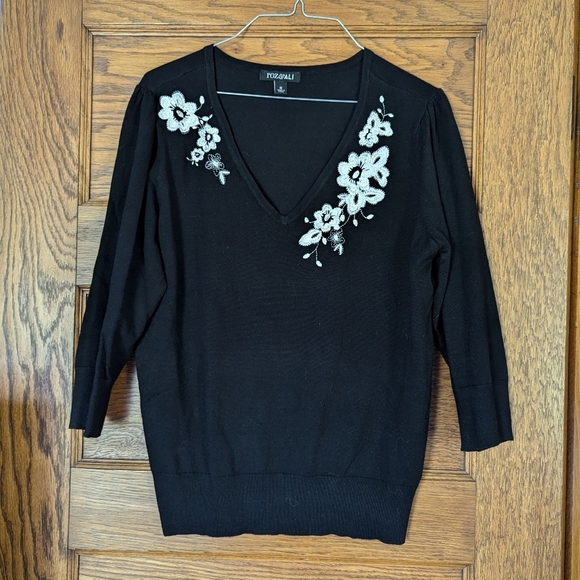 Roz & Ali V-Neck 3/4 Sleeve White Floral Embroidered Black Sweater Blouse Size M - Picture 2 of 7